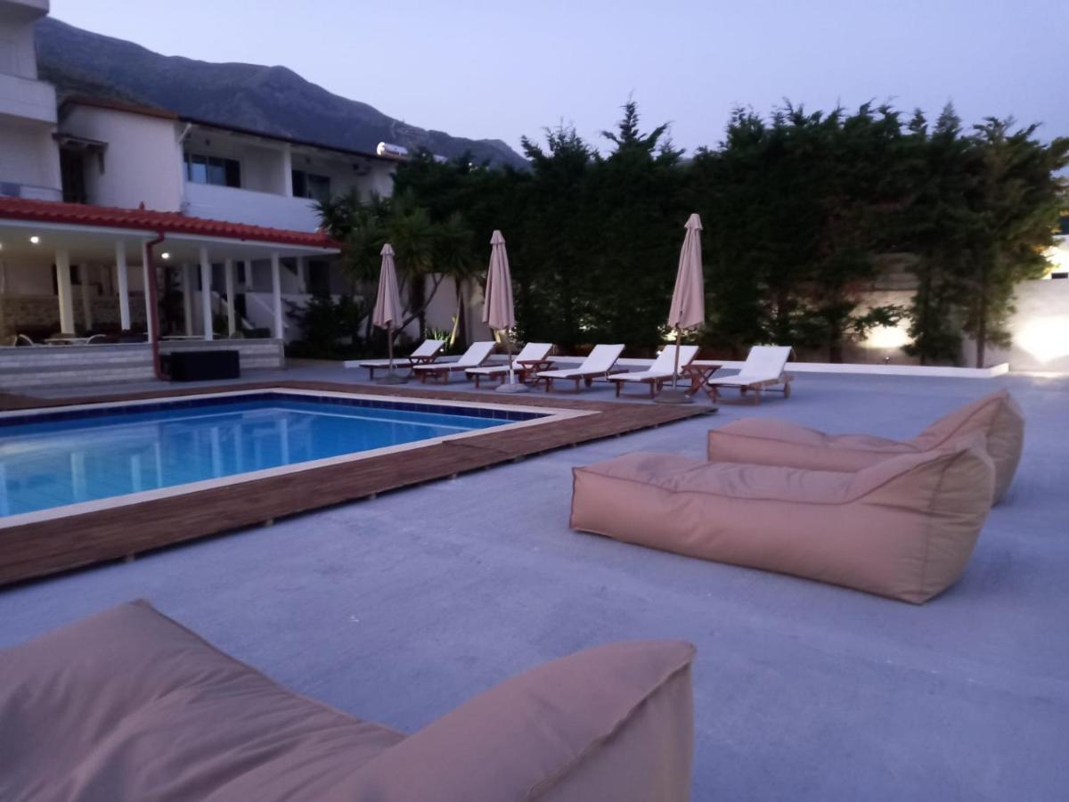 Hotel Relax Dhërmi Kültér fotó