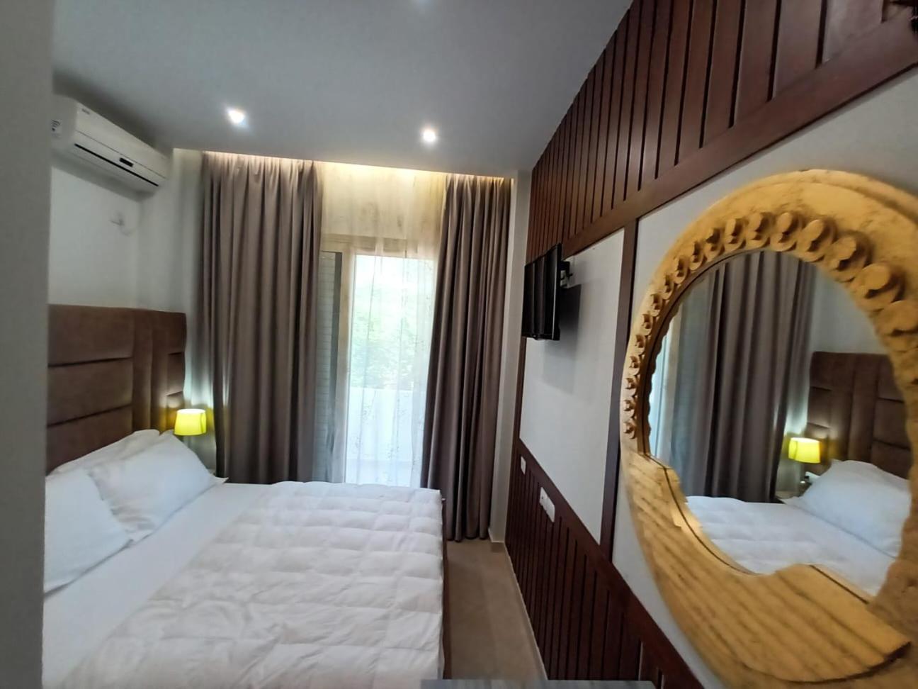 Hotel Relax Dhërmi Kültér fotó
