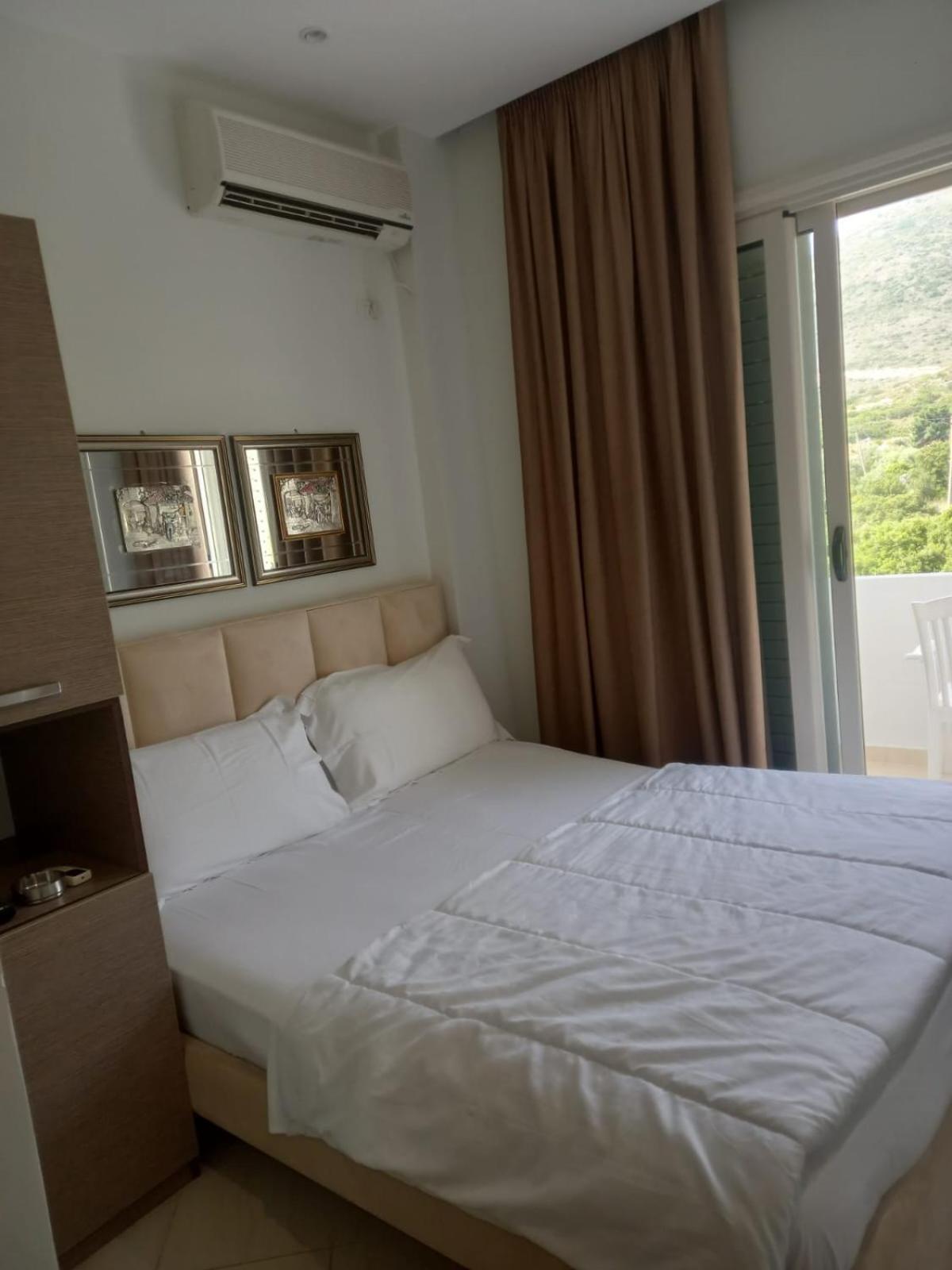 Hotel Relax Dhërmi Kültér fotó